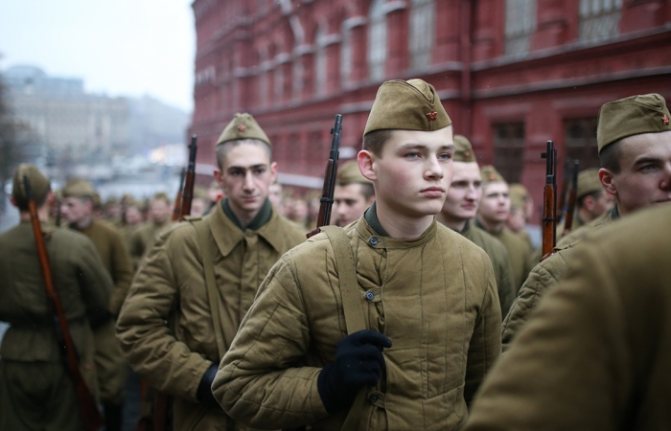 История пилотки - самого популярного головного убора армии