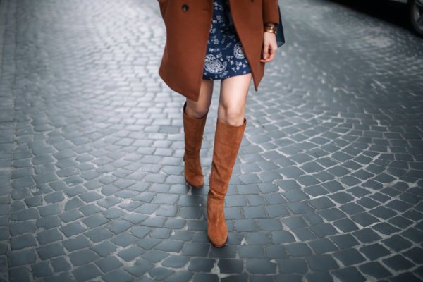 С чем носить рыжие сапоги