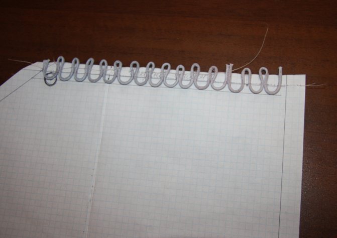 Застежка платья на навесные петли с обтяжными пуговицами