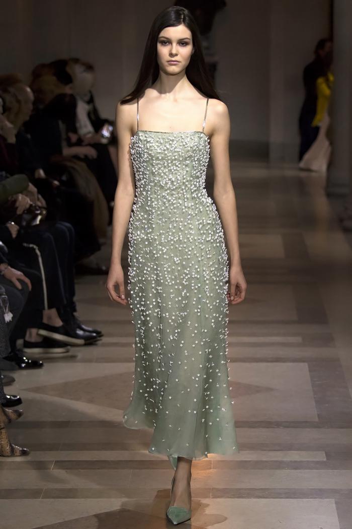 Серое платье